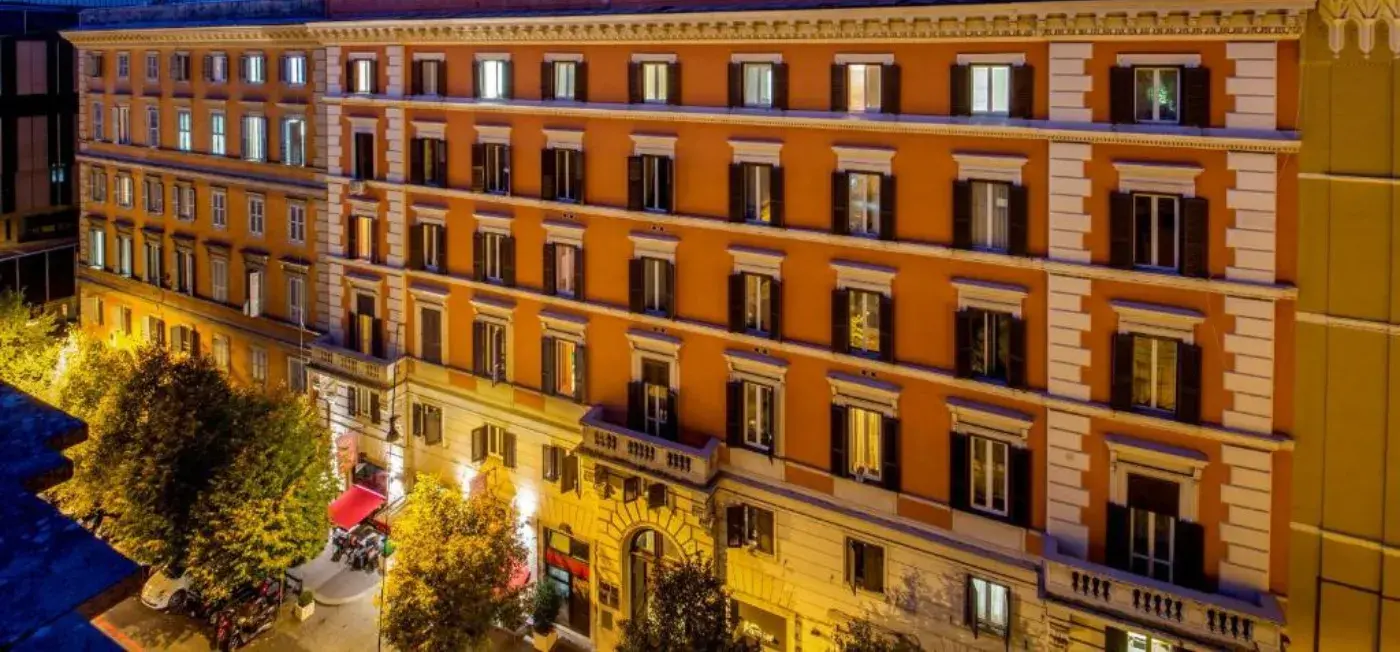 Night view of Hotel Oxford Italy